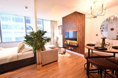 Bur Dubai Apartment | Heart of DIFC: SKY Gardens Modern Chic Studio
