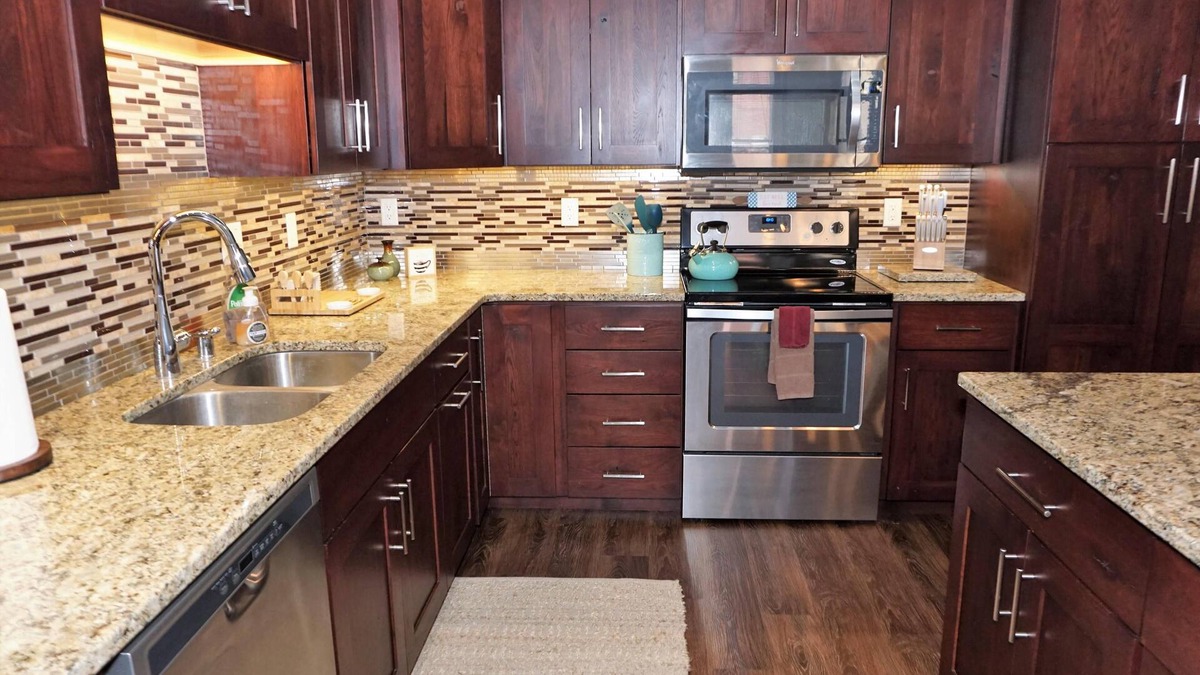 Historic Downtown La Crosse Apartment | Heart of Downtown 3rd St. downtown with 2 private apartments