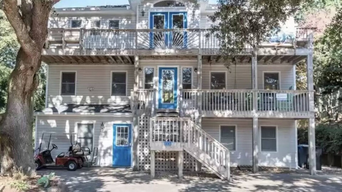 Sea Acres House | Heart of Duck! Heated Pool, Hot Tub, Golf Cart