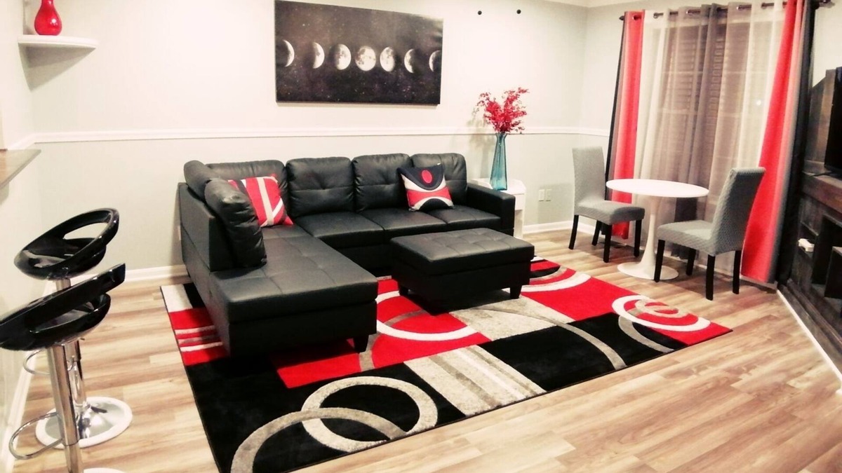 Dundalk House | HEART of Dundalk & Bayview Entire Townhouse 5BRs!