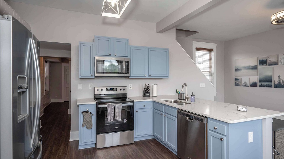 Covington Condo | Heart of Mainstrasse Apt 4