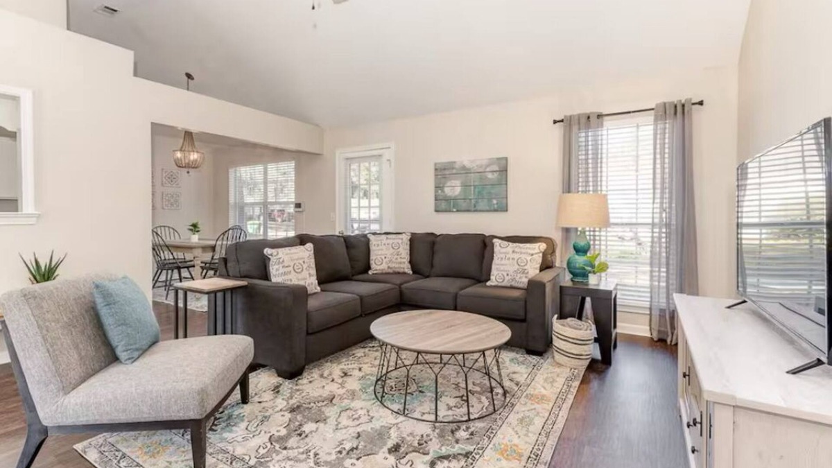Pooler House | Heart of Pooler- Family friendly w/garage parking