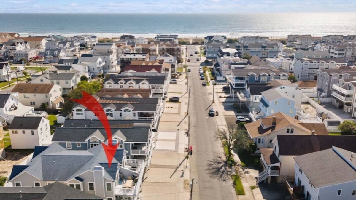 Sea Isle City House | Heart of SIC - Oceans views - 2min to the beach - 46th St - Pet Friendly