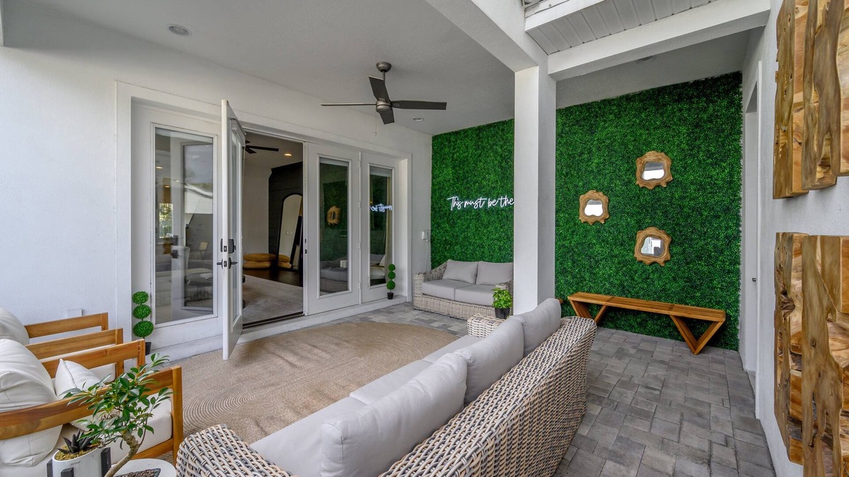 Courier City - Oscawana House | Heart of SOHO | Near Downtown | Tampa Bay Haven