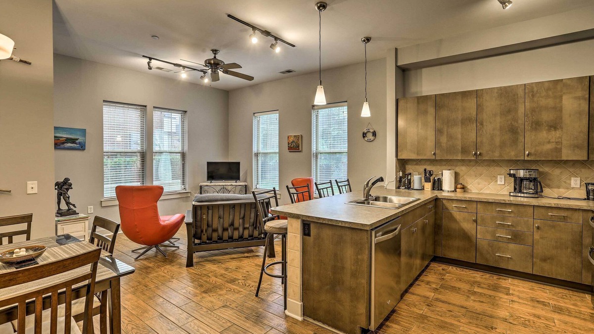 River District Condo | Heart of the Brooklyn Arts District: Urban Gem!