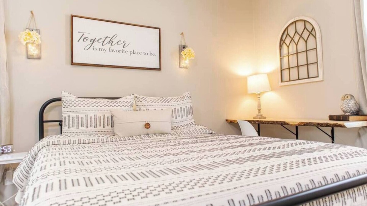 Montgomery Apartment | Heart of the City | Cozy Urban Getaway