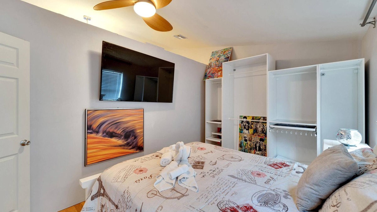 Channel District House | Heart of The City - Main + Studio - Hot Tub