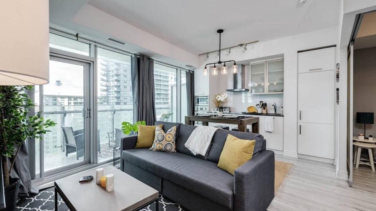 Toronto Entertainment District Apartment | Heart of Toronto Cozy Apartment. Walking distance to all major landmarks/venues!