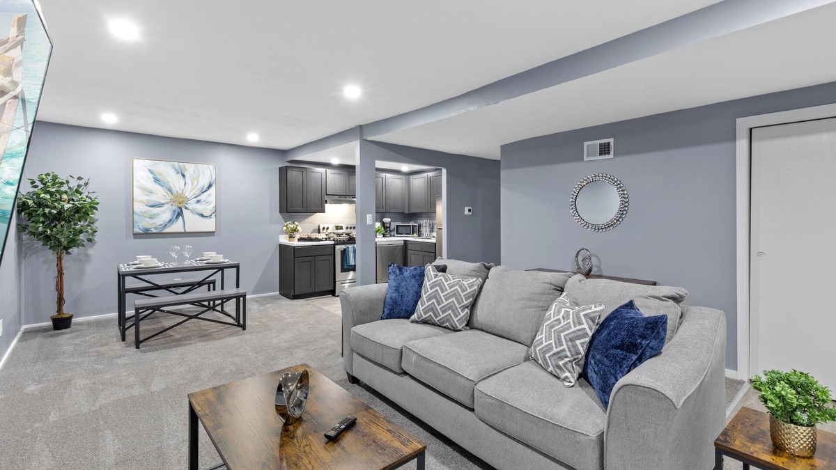 Towson Apartment | Heart of Towson Pool Balcony Gym King Parking