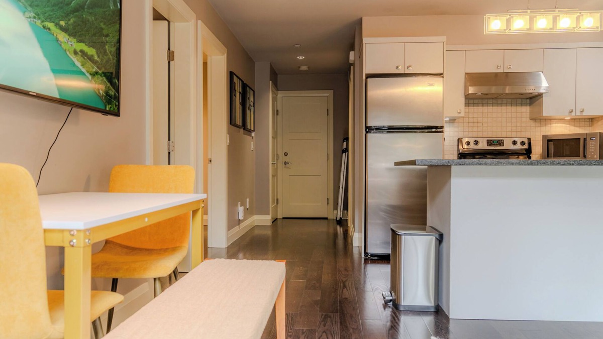 Riley Park-Little Mountain House | Heart of Vancouver Cambie Village Mins to Downtown