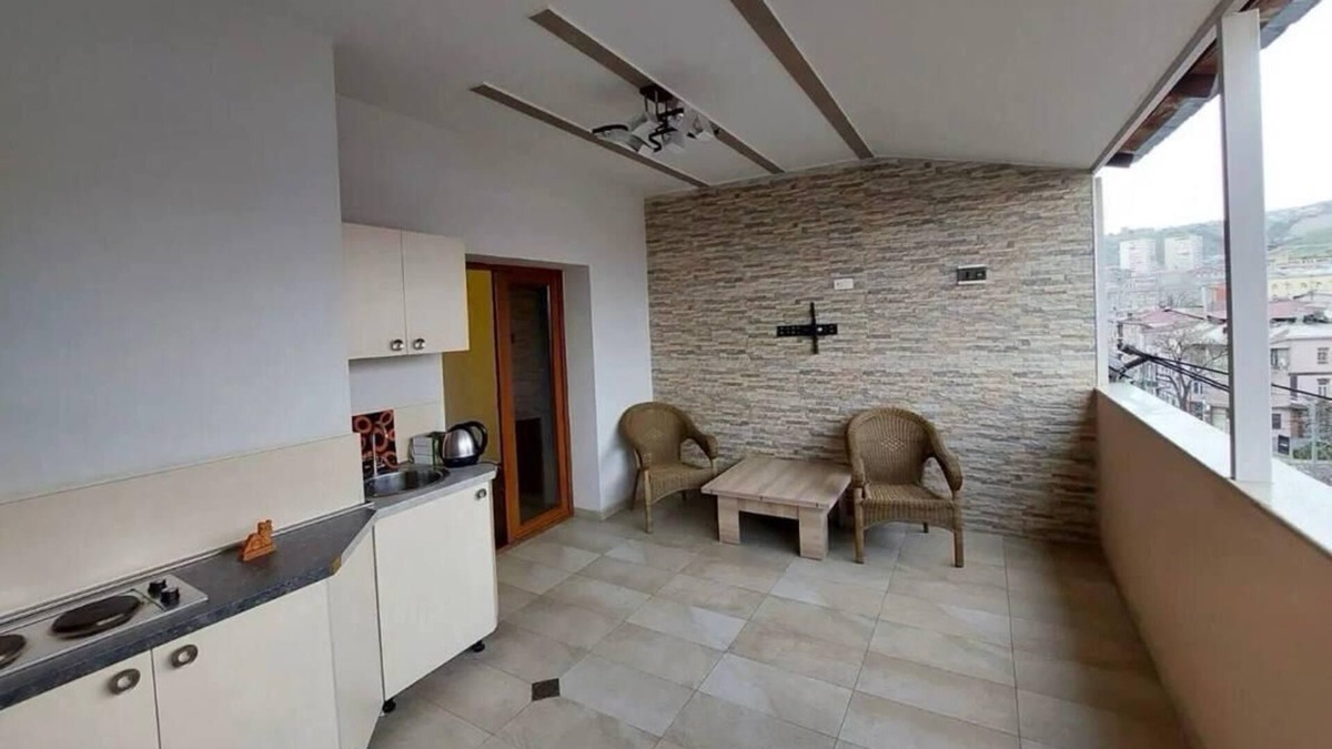 Kentron Apartment | Heart of Yerevan: Stylish 3-Bedroom Retreat