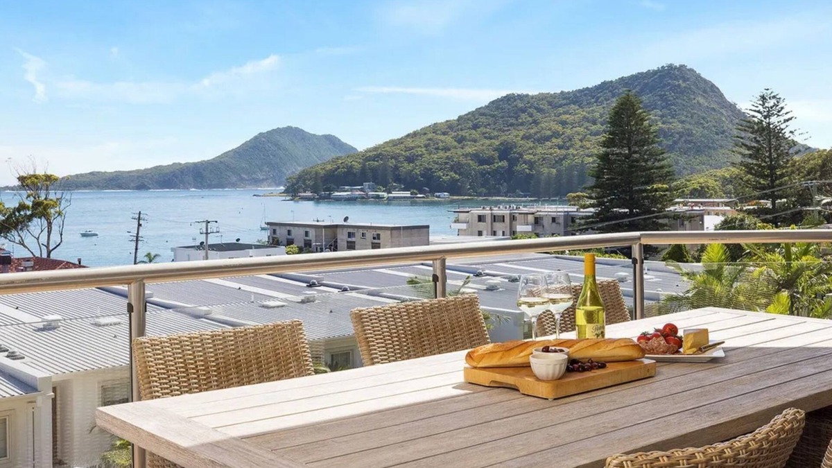 Shoal Bay Apartment | Heart & Shoal - Gorgeous beachside apartment overlooking Shoal Bay