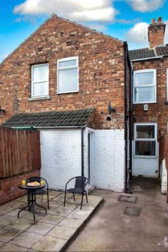 Selby Apartment | Heartwarming 3 BR Willow House with Free Parking