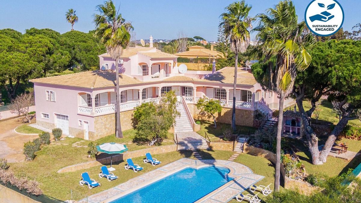 Albufeira Villa | Heatable pool & BBQ getaway near Albufeira
