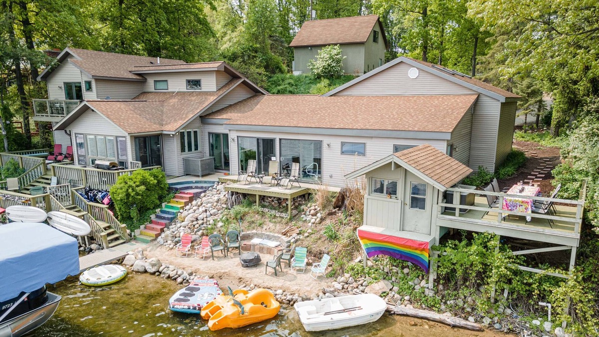Delton House | Heated Indoor Pool & Court on Crooked Lake