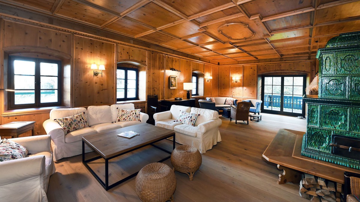 Oberglan House | Heated Pool - Sauna - Library - Games Room