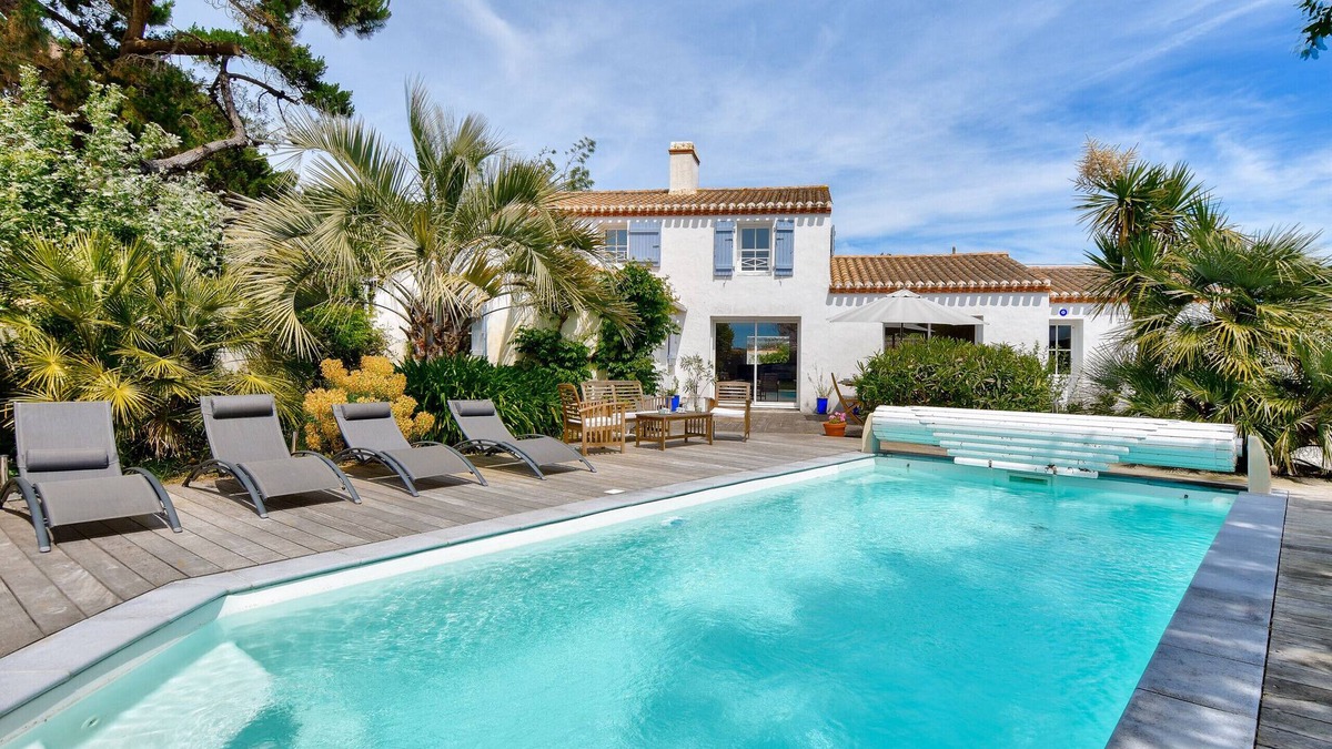 Noirmoutier-en-l'Ile Ski Chalet | Heated pool, 800 m from the beach, villa for 8