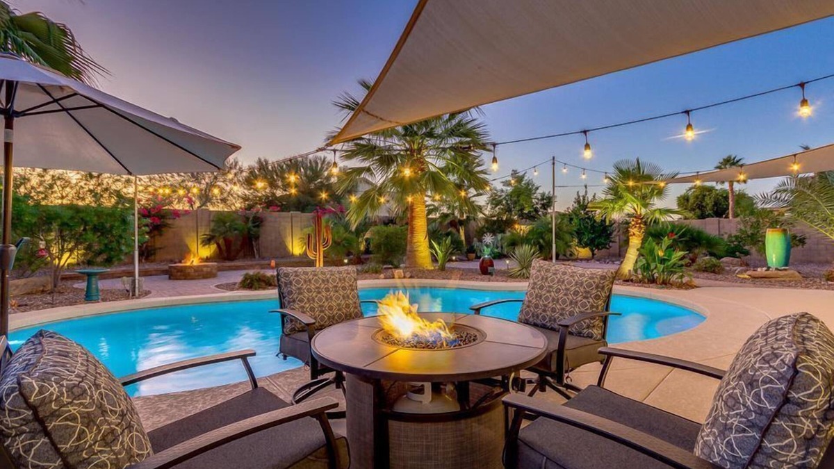 San Tan Valley House | Heated Pool Backyard! Fun For The Family! Discounts Available