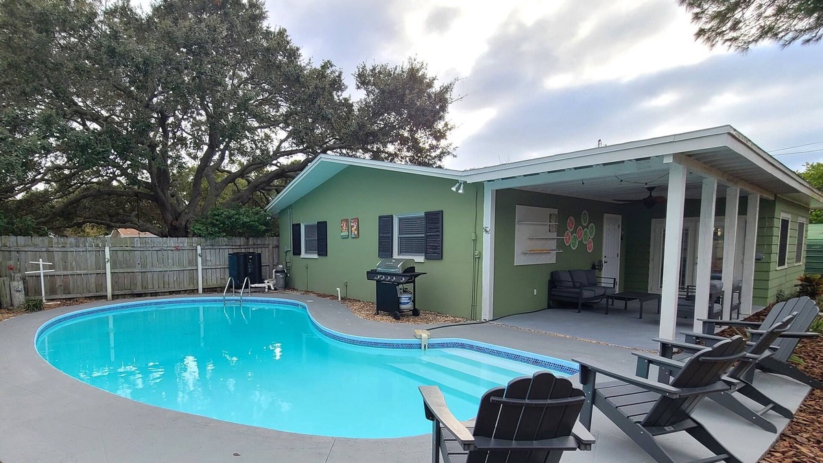 Largo House | HEATED POOL-BBQ-CORNHOLE GAME-NEAR BEACH/WATER PARK/DOWNTOWN/LAKE/PINELLAS TRAIL