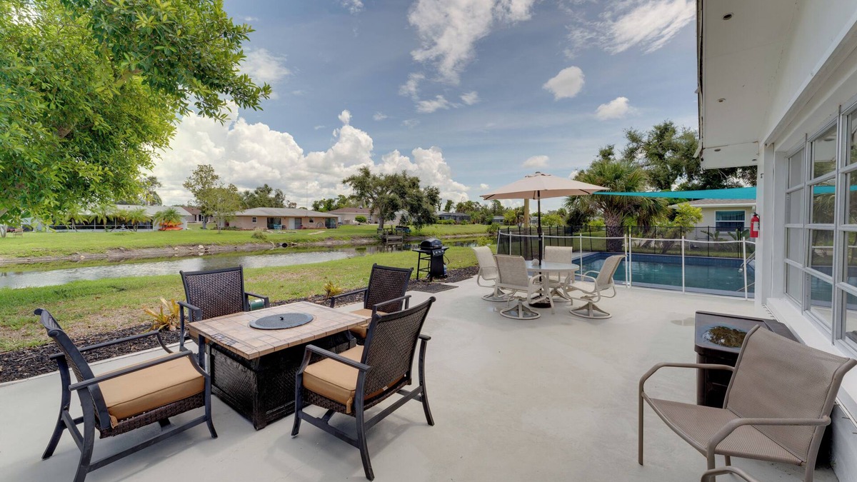 Oakland Hills Cottage | Heated Pool: Canal-front Rotonda West Retreat
