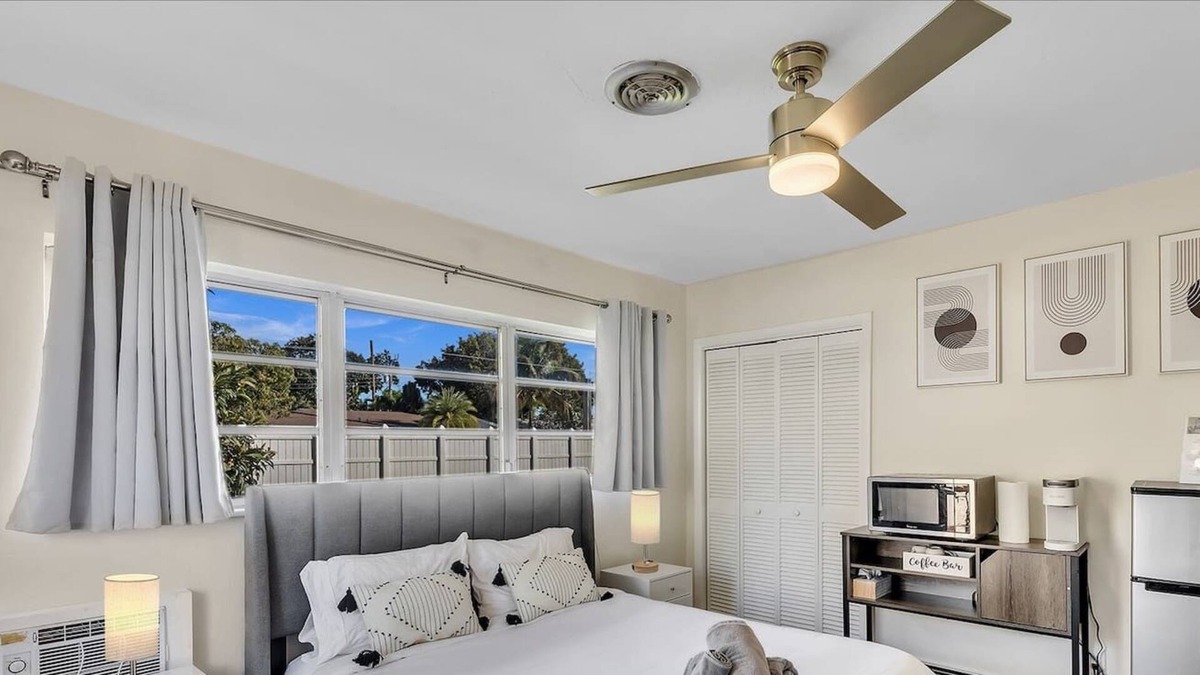 Coral Ridge Isles Apartment | Heated Pool Close to the Beach Fort Lauderdale