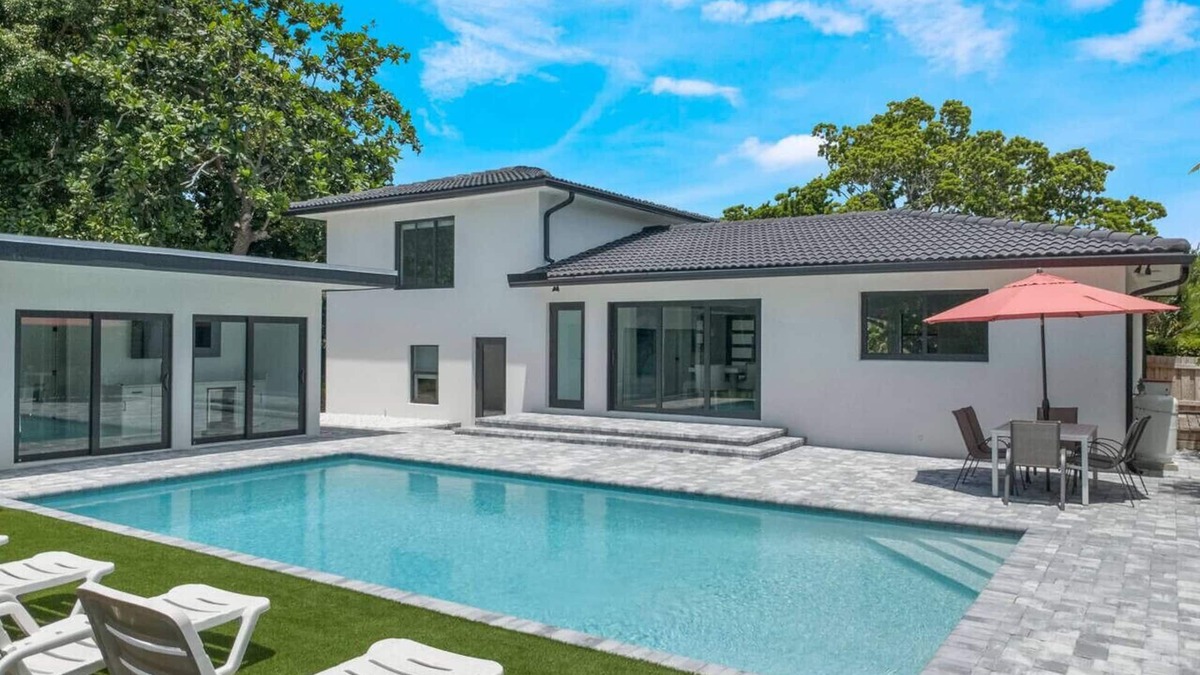 Delray Beach House | Heated Pool, Hot Tub, Pickleball & Putting Green