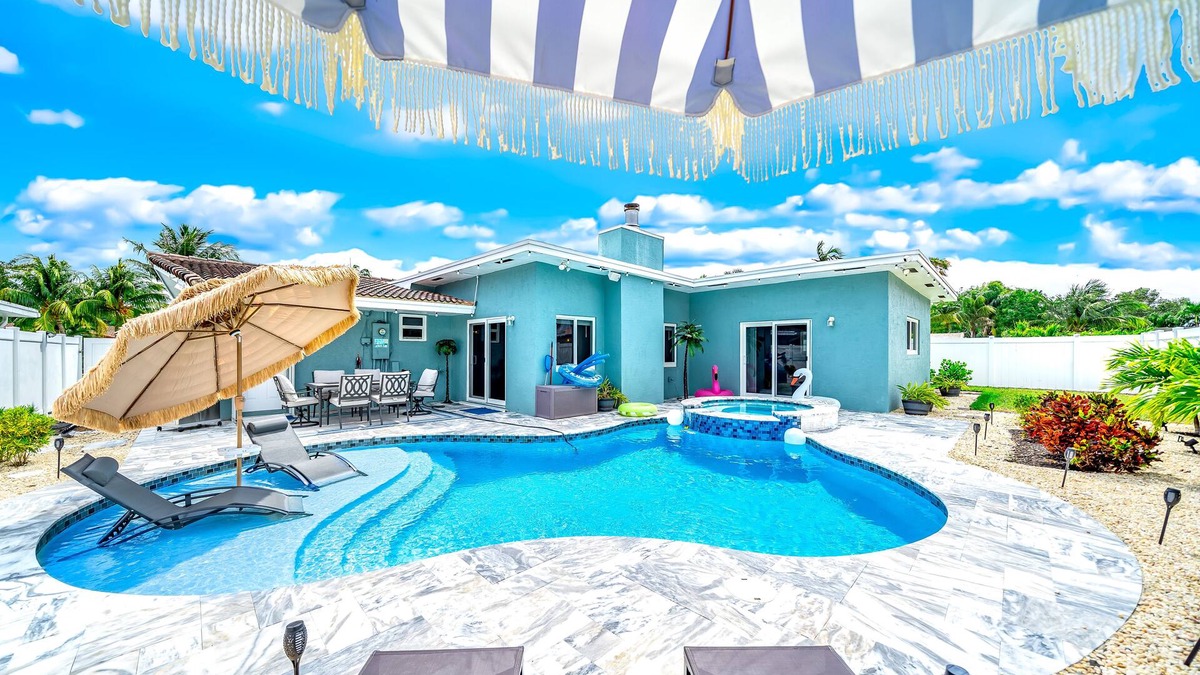 Imperial Point House | Heated Pool & Hot Tub! Air Hockey+Close To Beach!