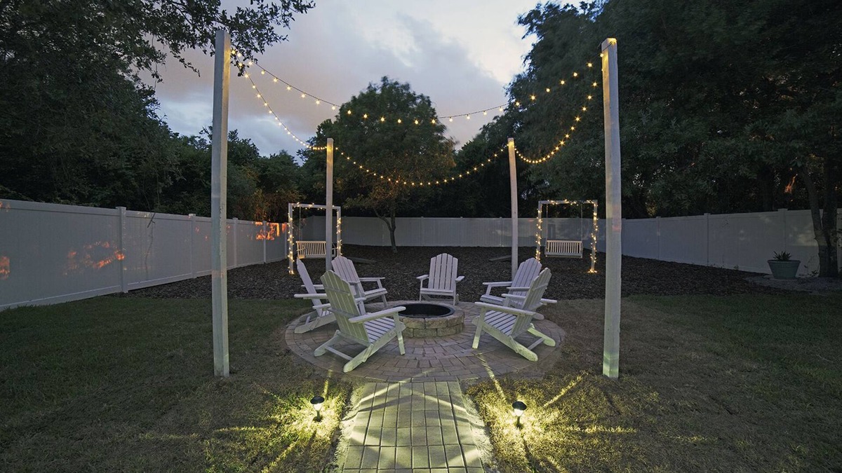 South Daytona House | Heated pool house 4 miles away from the beach.