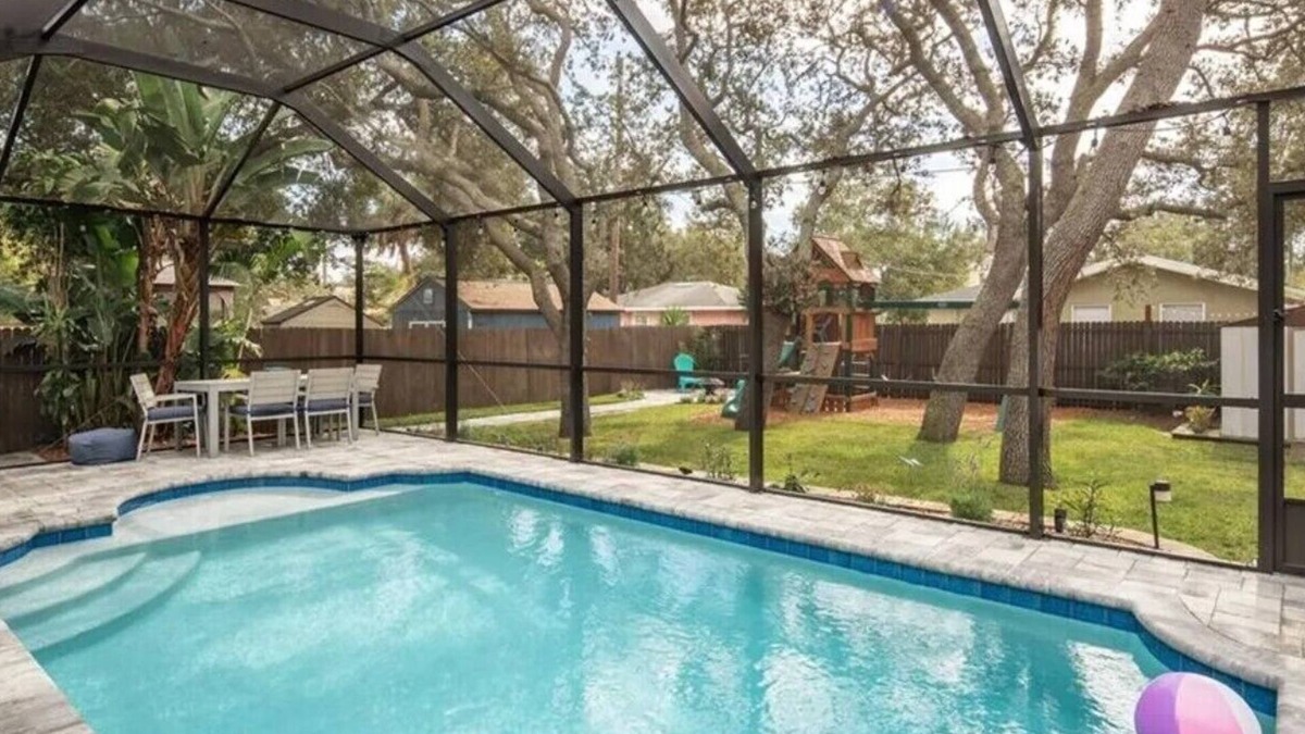 Tampa House | Heated Pool Island Oasis! 2 bedroom/2 bath in the heart of South Tampa.
