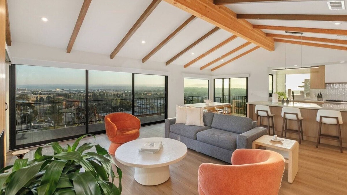 Mission Hills House | Heated Pool-Jacuzzi-King Bed-City Views-Chic Decor
