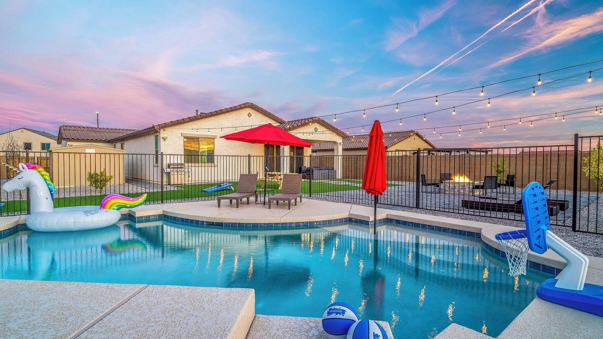 Maricopa County House | Heated Pool! King Bed, Pool Table, Ping Pong