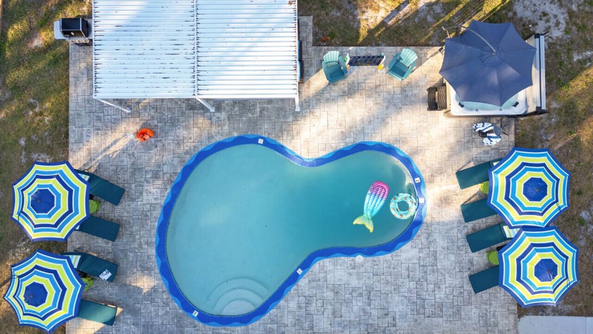 Town N County Park House | Heated Pool, Pickleball, basketball, putting green -3 King beds