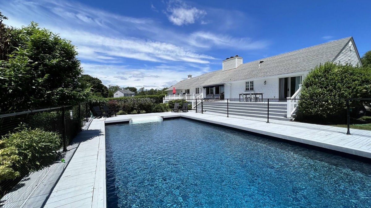 Orient House | Heated pool, private association Beach, bikes, Moke golf cart, Village
