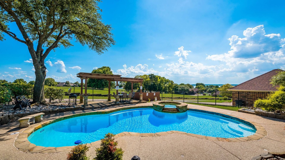 Rockwall House | Heated Pool & Spa! Pool Table! Sleeps 14-16 Adults