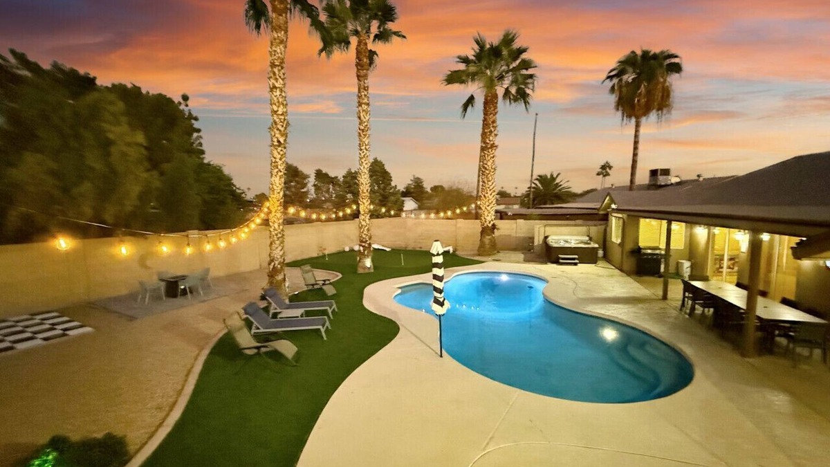 Paradise Valley Village House | Heated Pool, Spa, Putt-Putt, Theatre & Game Room, 2 Kitchens!