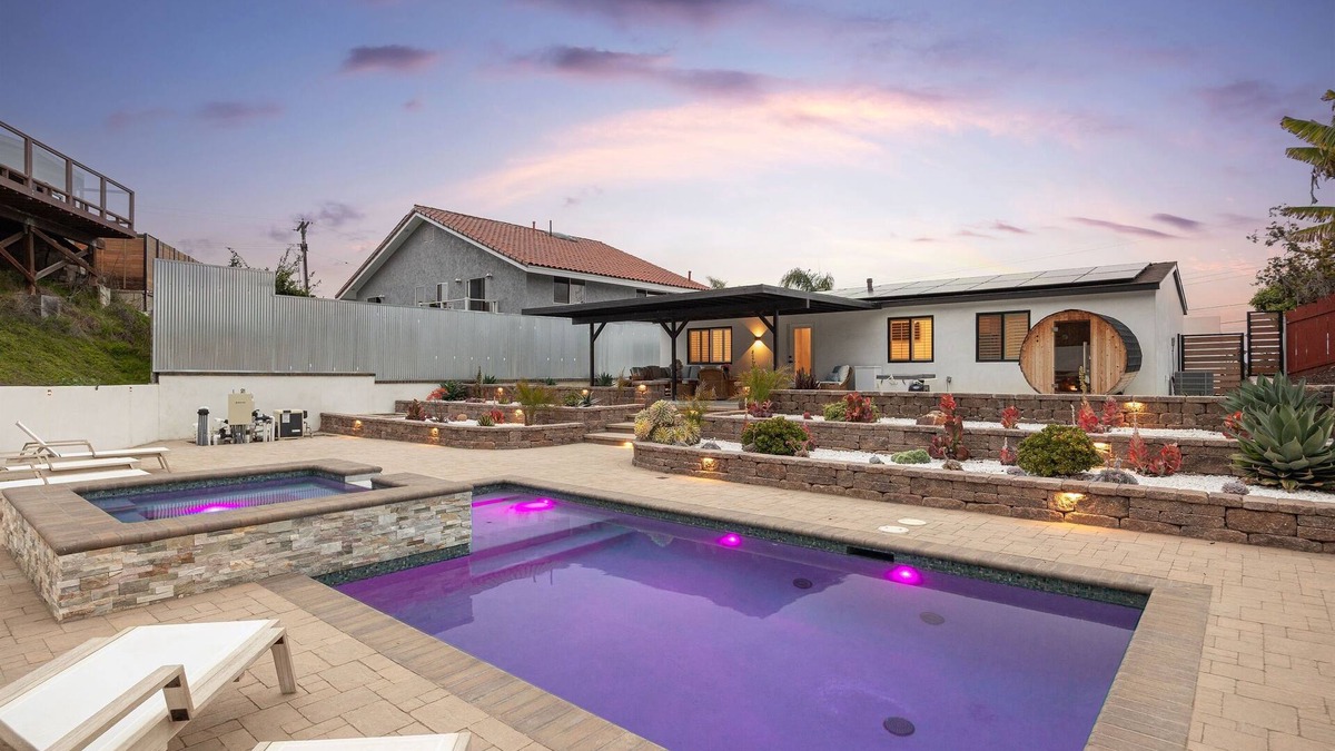 Bay Park House | Heated Pool | Spa | Sauna | Cold Plunge | Bay Views | Fire Pit