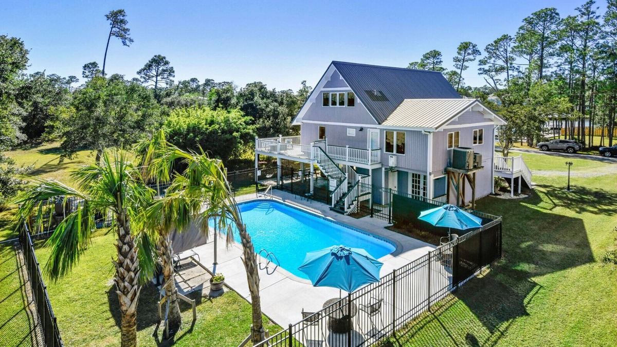 Henderson Point House | Heated Pool! The Petite Retreat in The Pass