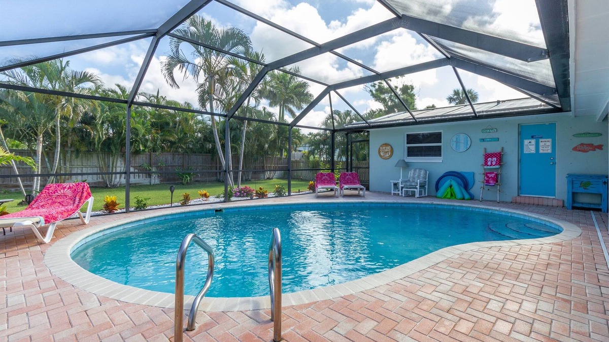 Forest Isles House | Heated Pool-Walk to Beach-Kayaks-Beach Gear