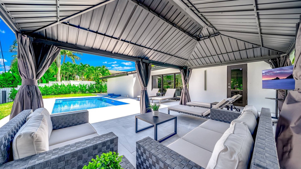 Riverside Park House | Heated Pool! Waterfront+Kayak! Close 2 Beach!