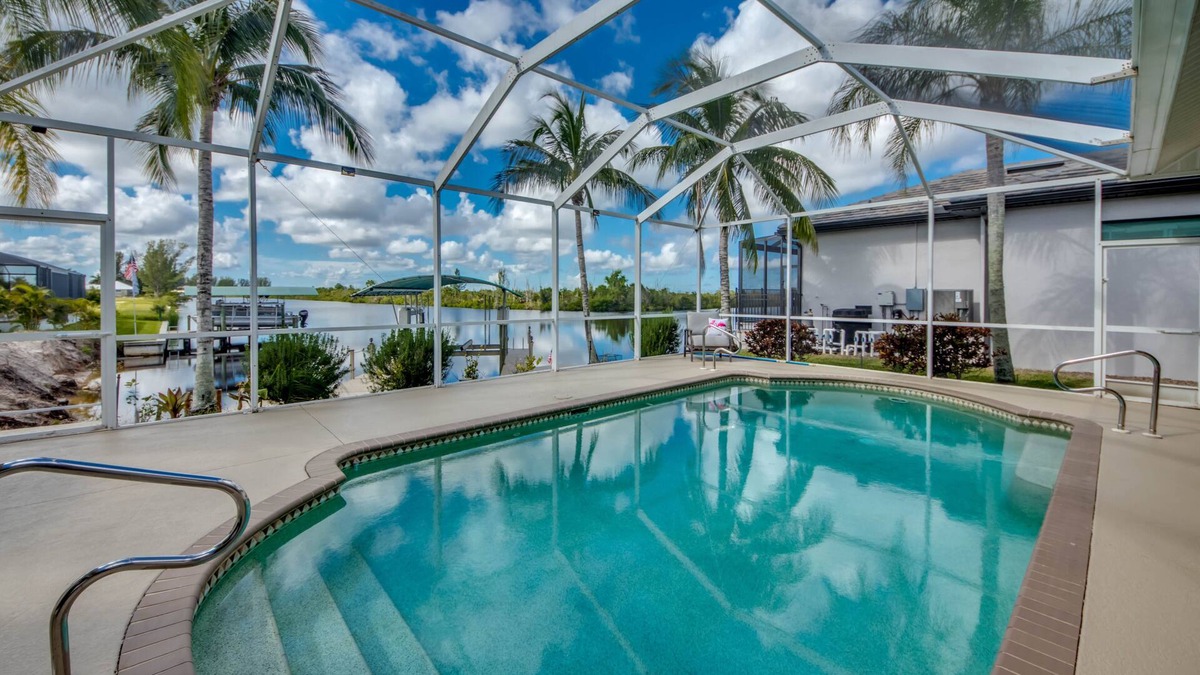 Burnt Store House | Heated Pool | Wide Gulf Access Canal | BBQ | Kayak