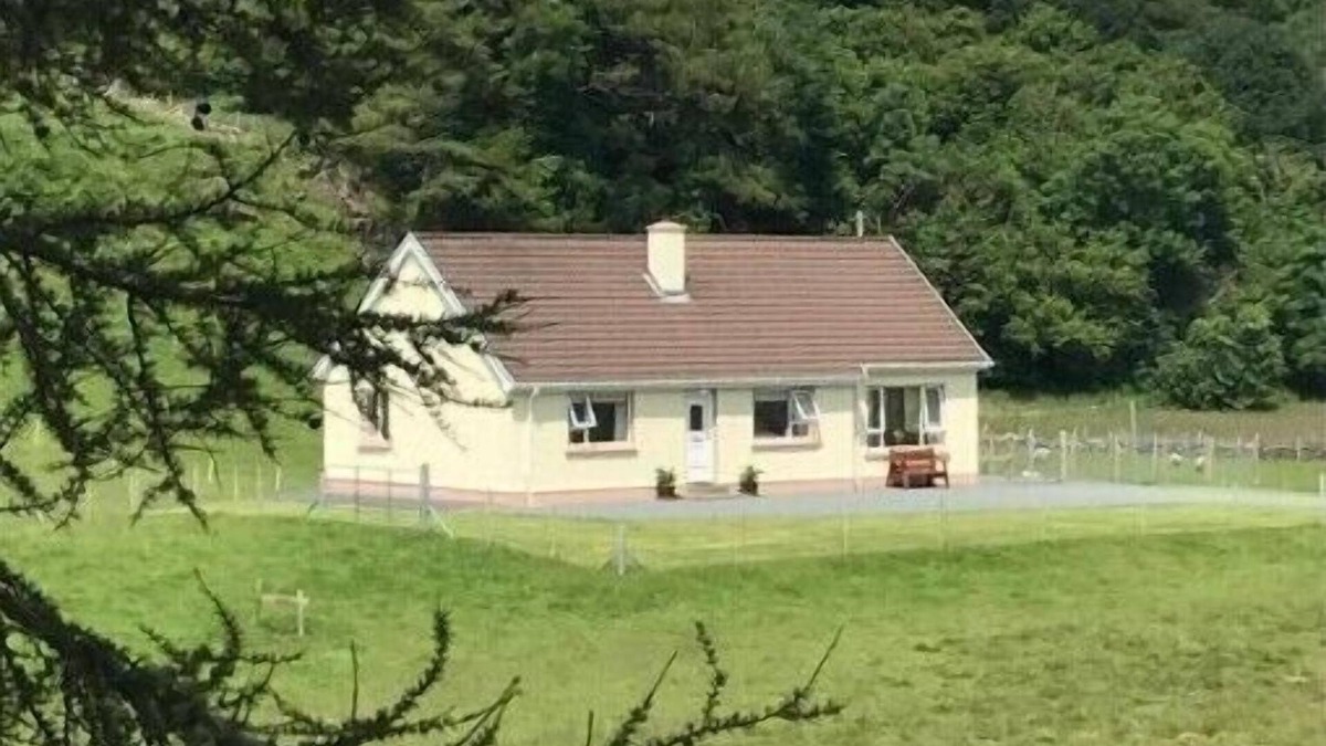 Carrigart House | Heather Cottage, Creeslough, Co Donegal. F92 F853