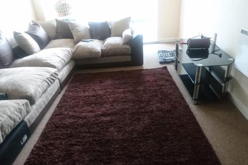 London Borough of Hounslow Apartment | Heathrow Airport Bedfont Lakes 2 Bedroom Apartment