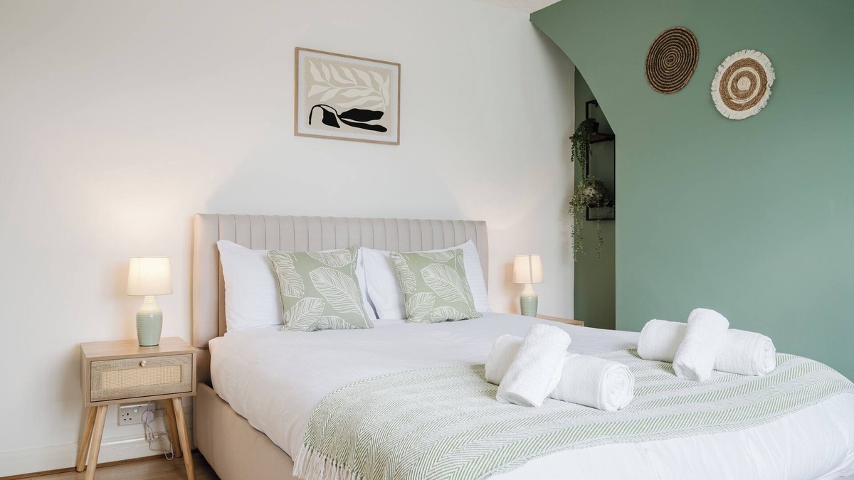 Prestwich House | Heaton House: parkside charm and city comfort