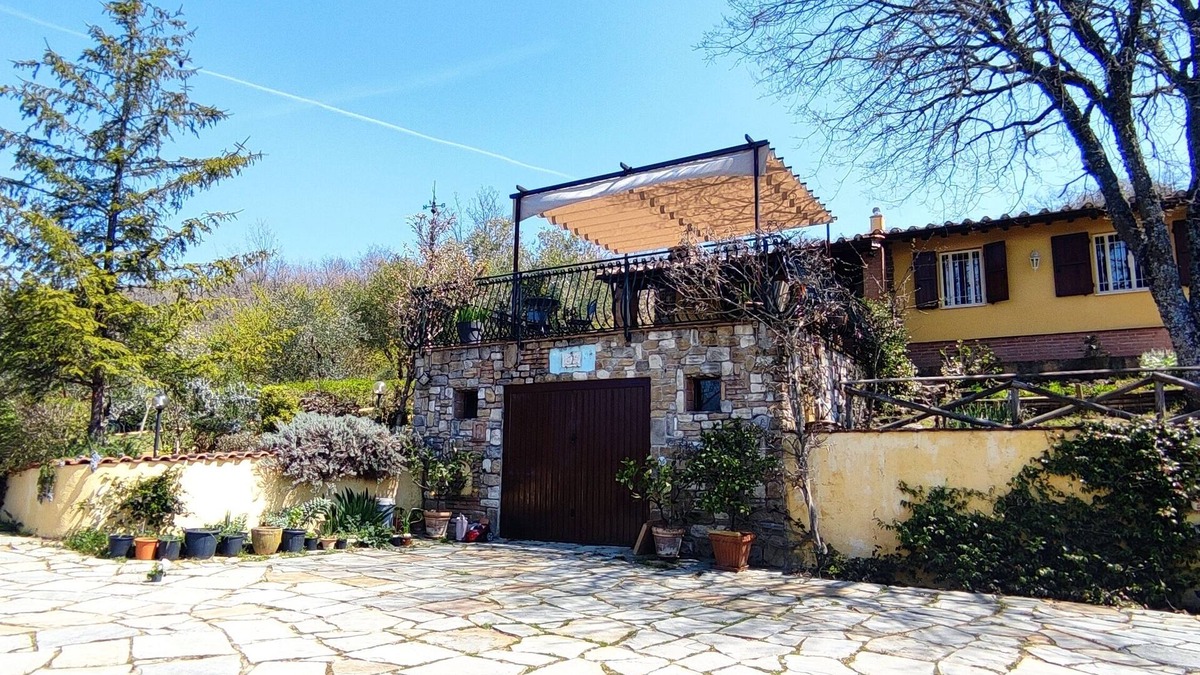 Preggio Villa | Heaven rural retreat with a stunning view on the lake between Tuscany and Umbria