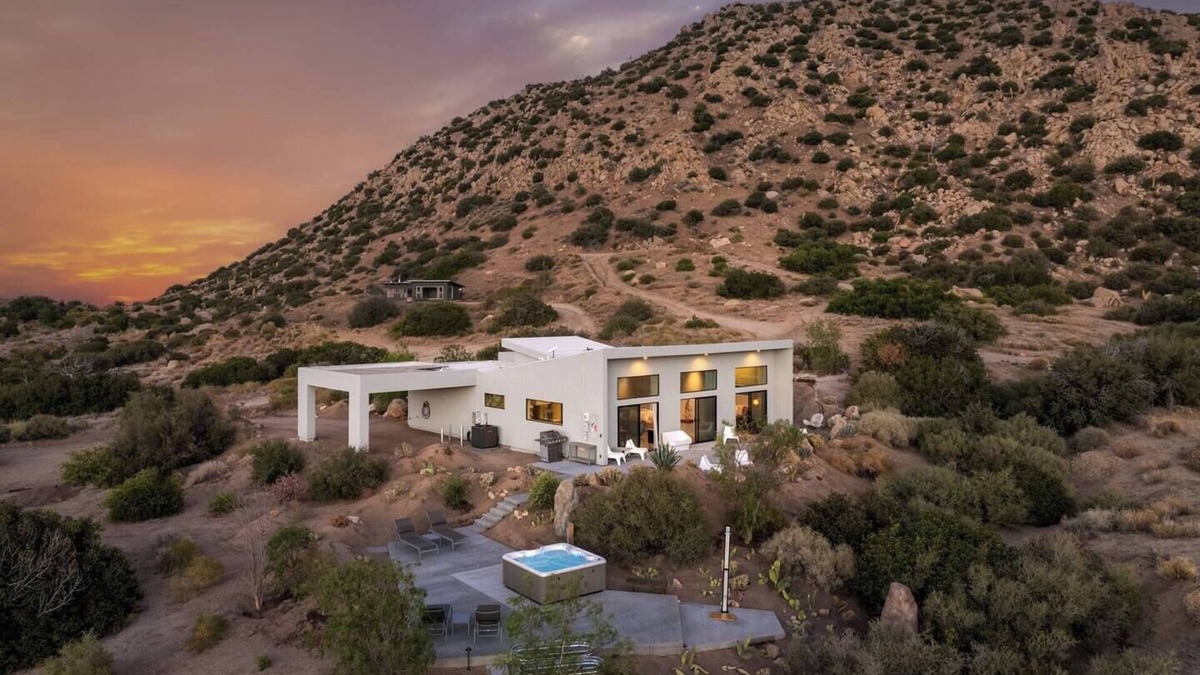 Pioneertown House | Heaven's View By The Cohost Company