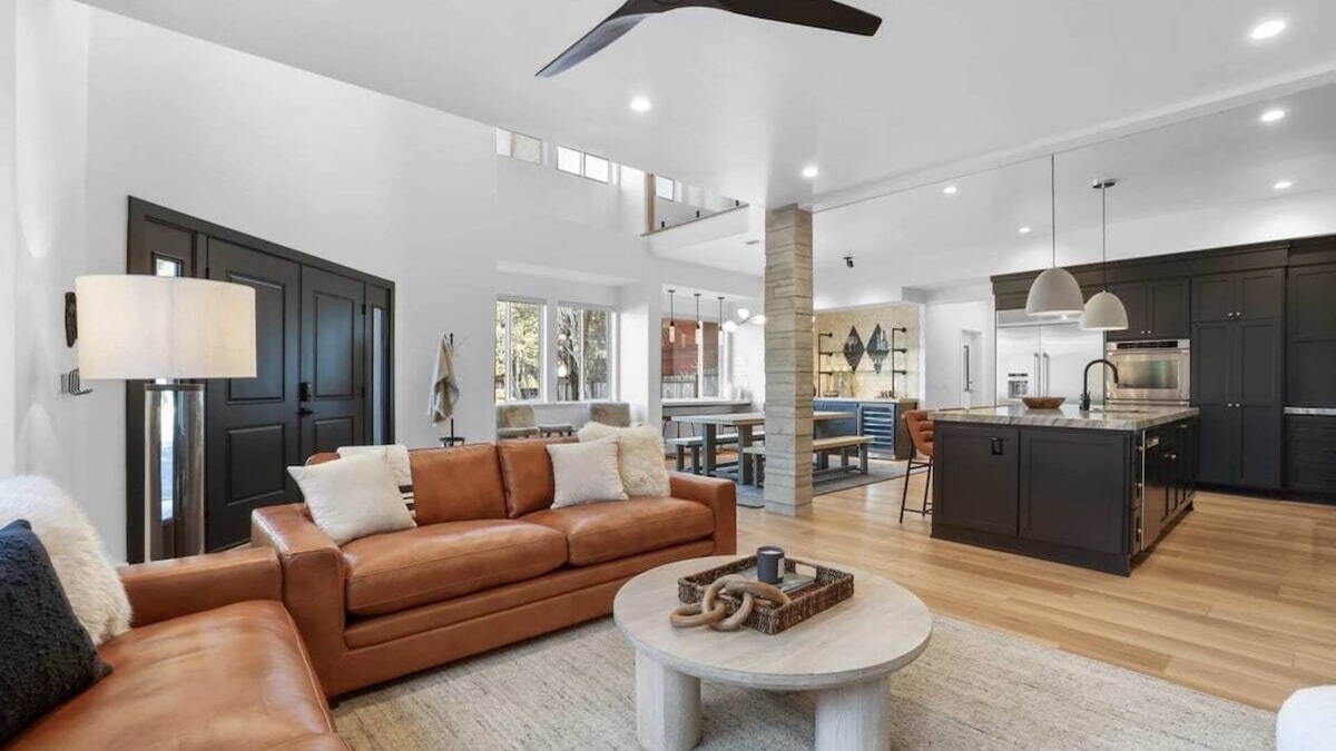 South Lake Tahoe Cabin | Heavenly Haven: Ski & Beach Getaway