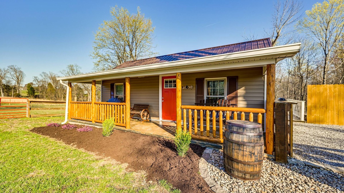 Lindseyville Cabin | 'Heavenly Hideaway' Cabin, 7 Mi to Mammoth Cave!