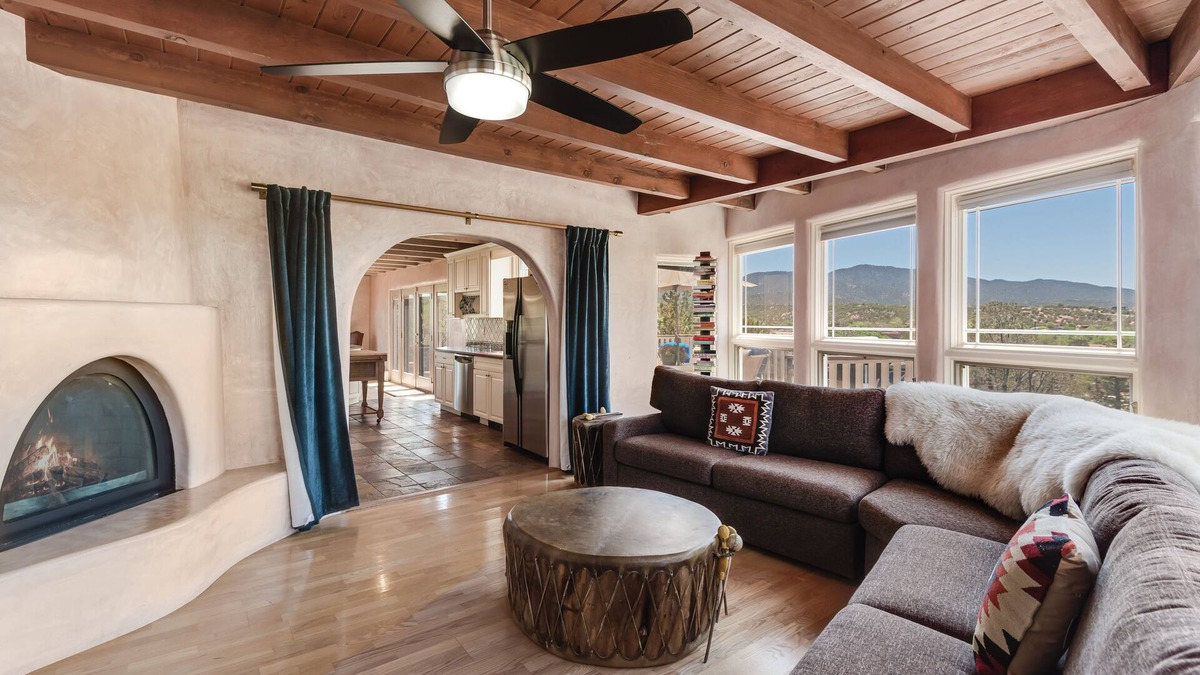 Northeast Santa Fe House | Heavenly Mountain Views - Close to Plaza, Ski, & Canyon Road, Upscale home