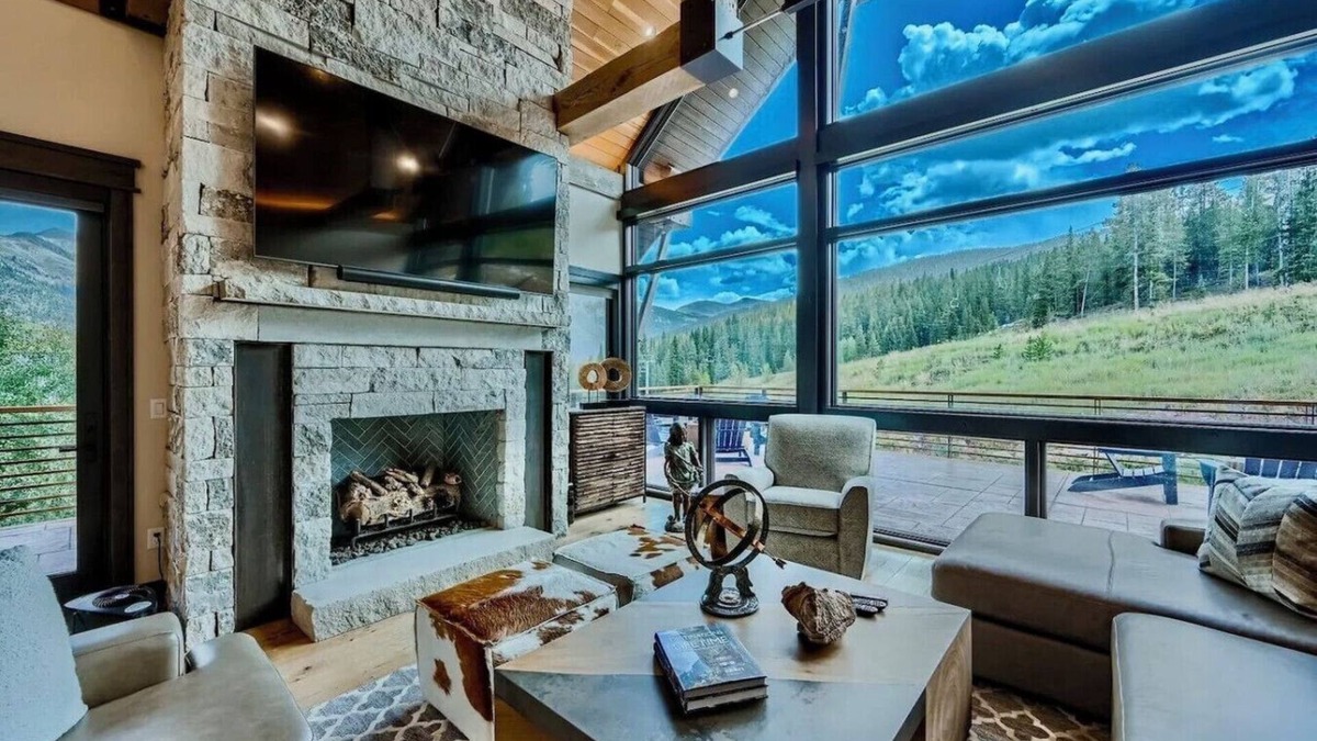 Copper Mountain House | Heavens Gate ~ Ski in/out & Hot Tub ~ Sleeps 26