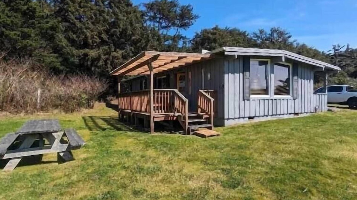 Florence House | Heceta Beach Bungalow across from Heceta Beach